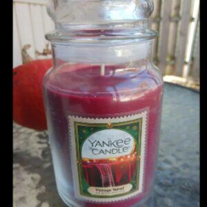 YANKEE CANDLE Vintage Velvet 22oz Jar Candle All Aboard to Christmas Collection